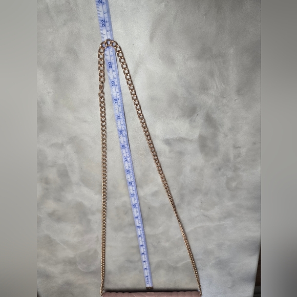 Badgley Mischka Studio Trendy Pale Pink Quilted Rose Gold Color Chain Bag - Picture 9 of 9